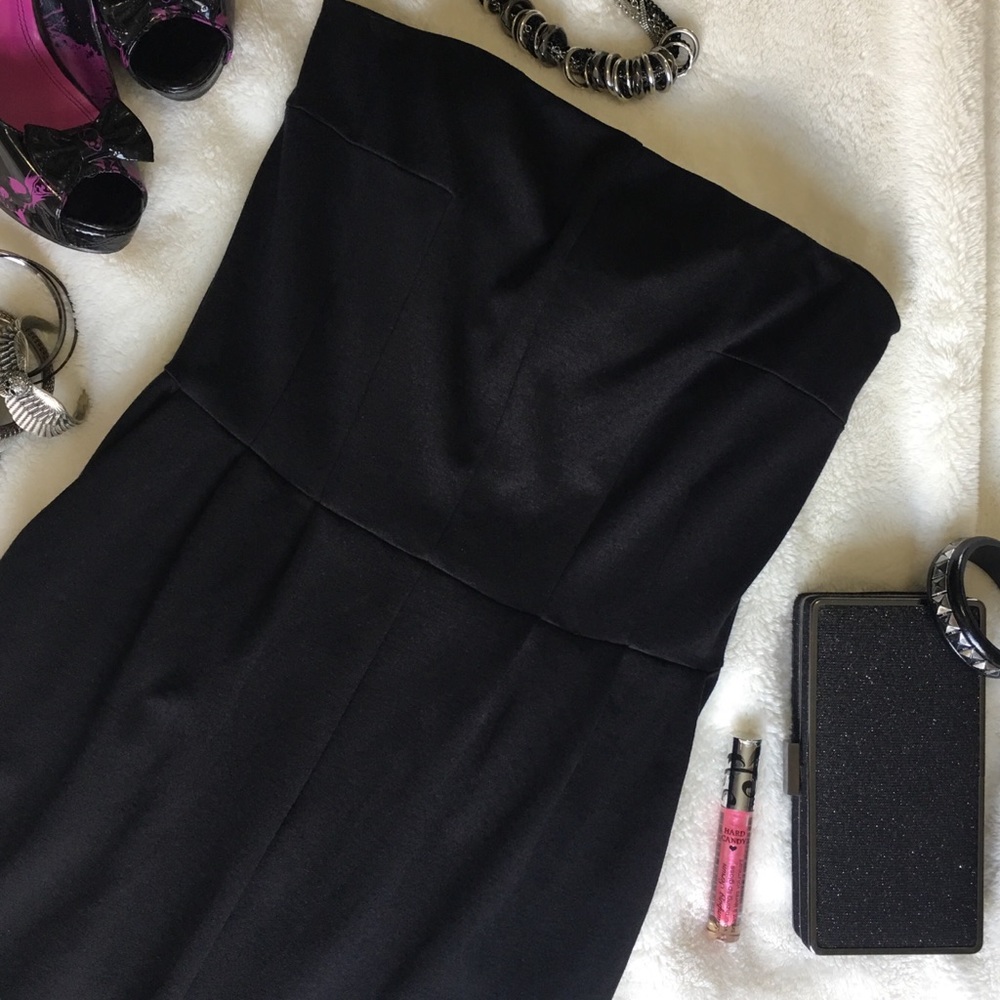 🔥LBD🔥{EXPRESS} Black Strapless Sheath Dress - Picture 3 of 8